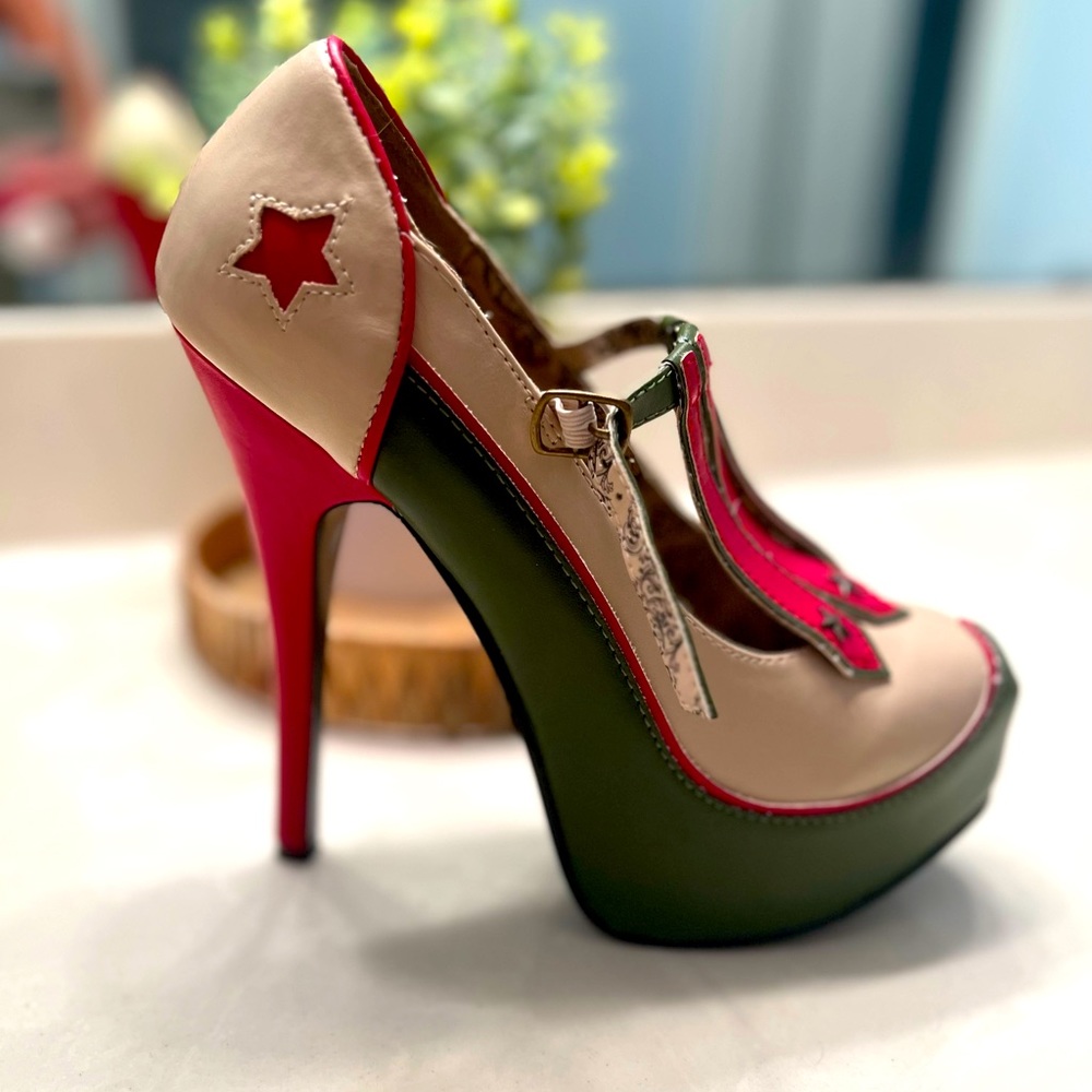 Bordello Women’s hidden platform Military Theme Strap Pump cream/olive green